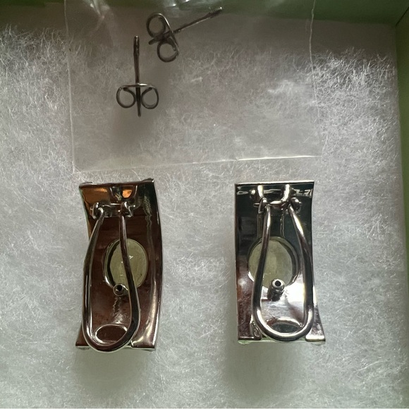 Peridot, silver and enamel earrings by Singhvi Jewels - Picture 2 of 3